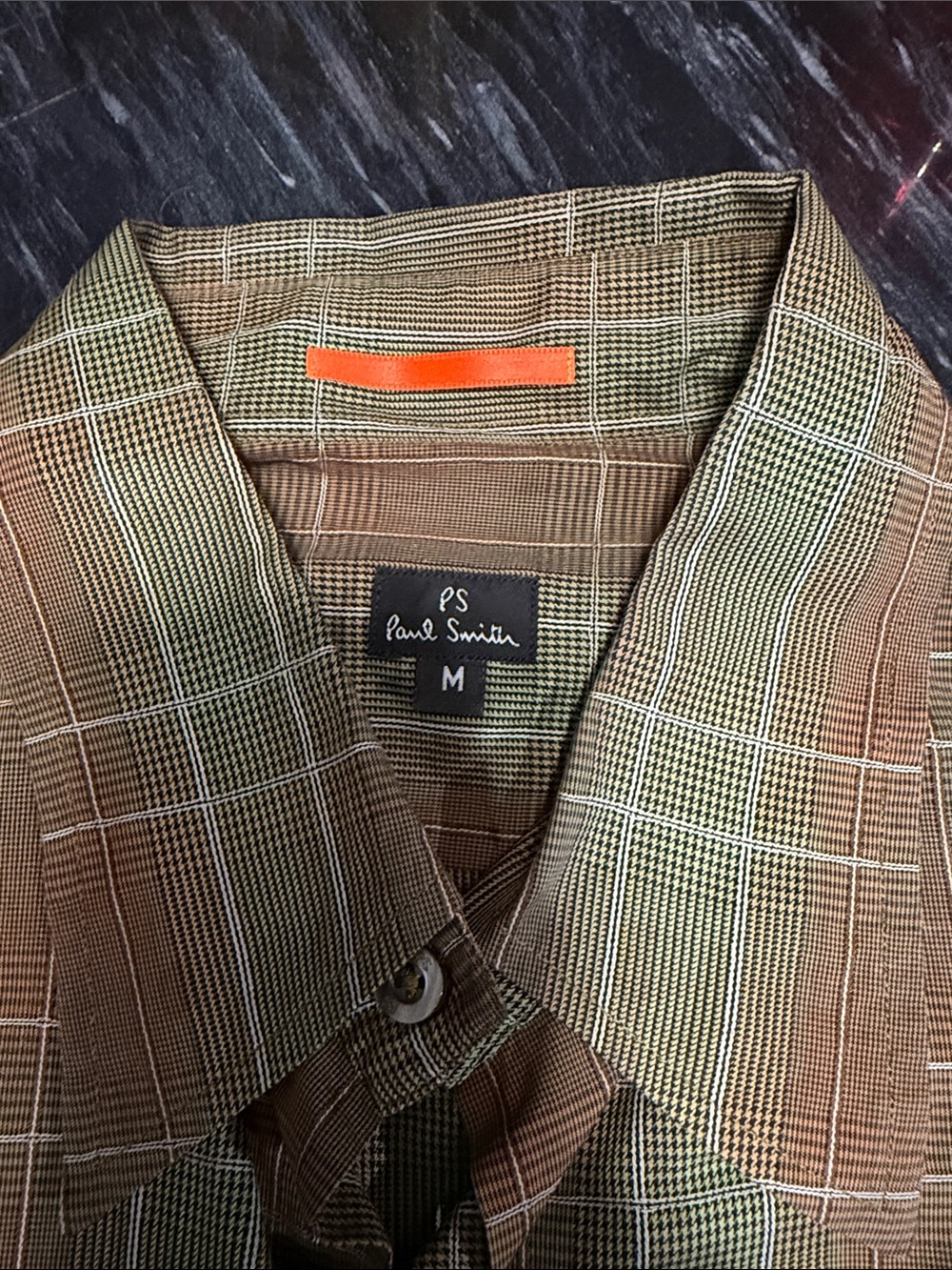 Paul Smith’s men’s button up dress T-shirt Features a green And brown plaid